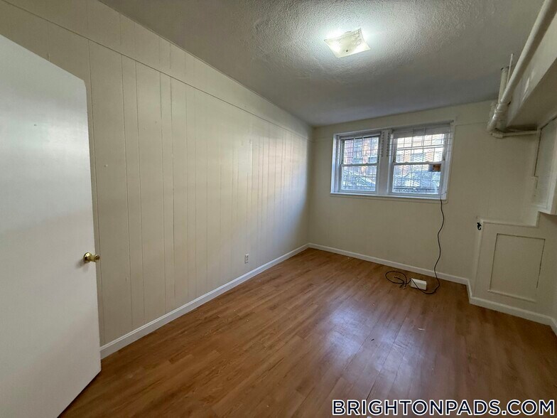 Building Photo - 119 Sutherland Rd