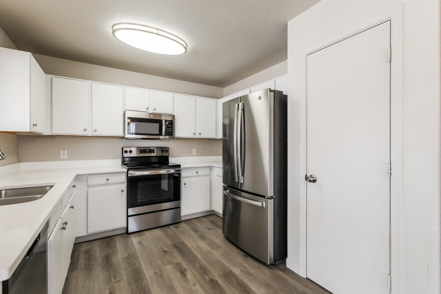 Building Photo - 6111 N Samantha Grove Dr
