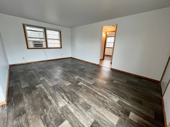 Building Photo - 2 Bed/1 Bath Ranch Home For Rent!