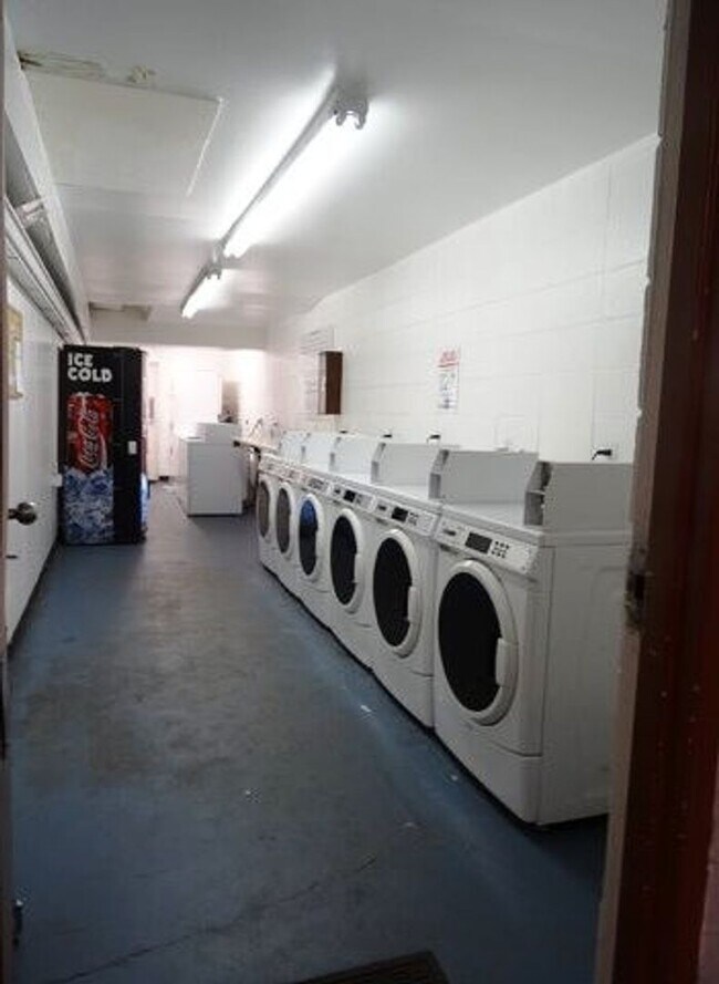 Building Photo - One Bedroom Condo for Rent Near CU