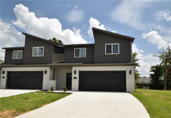 Building Photo - 646 Sun Meadows Loop
