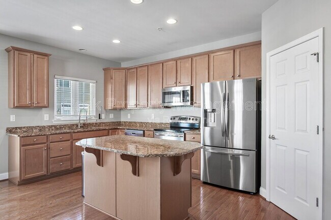 Building Photo - 3823 Maher Manor