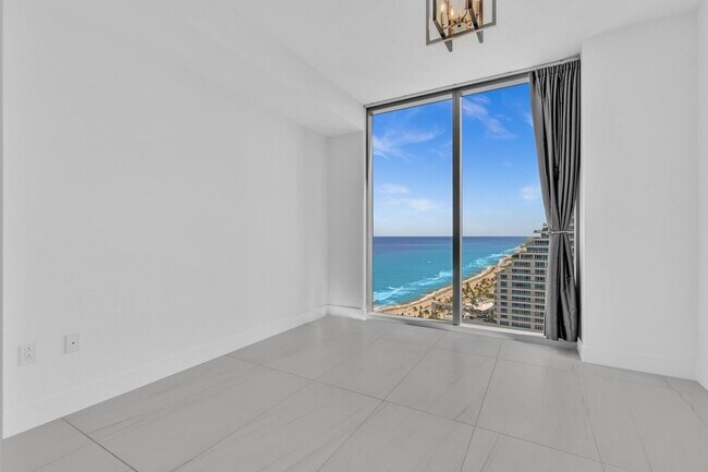 Building Photo - Stunning High-Rise Condo with Ocean Views | Prime Beach Location