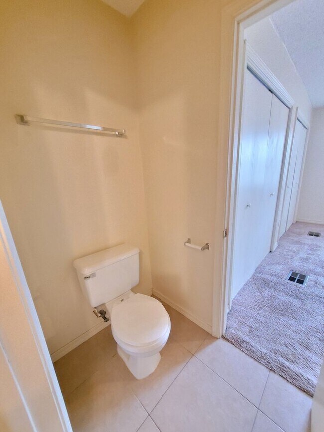Building Photo - 647 Virginia Oak Ct