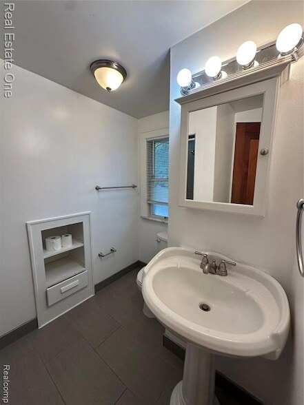 Building Photo - 122 W Houstonia Ave