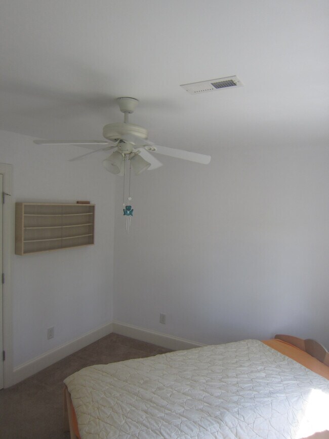 Building Photo - Live Where Others Vacation | 4BR Unique Home in the Gated Community of Fairfield Harbour!