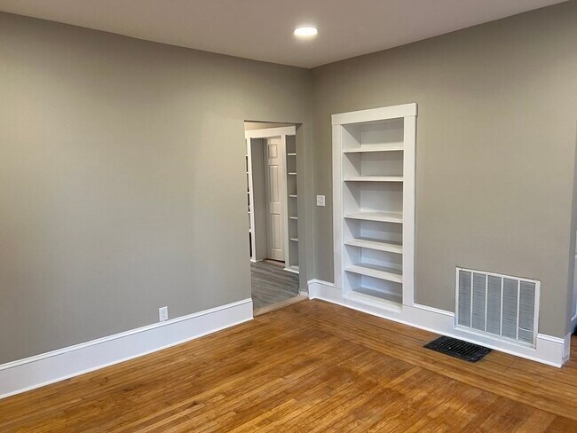 Building Photo - 48 Bartley St