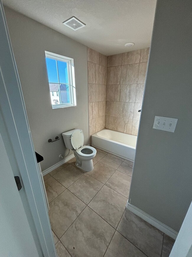 Building Photo - Your Perfect Townhome in NE San Antonio!