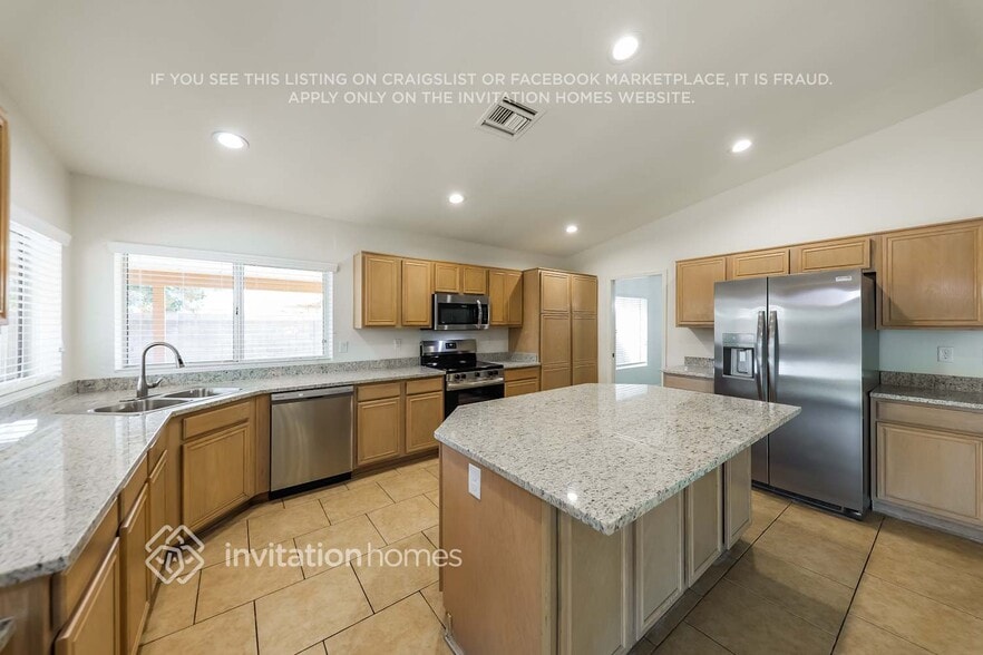 Building Photo - 5584 W Mercer Ln