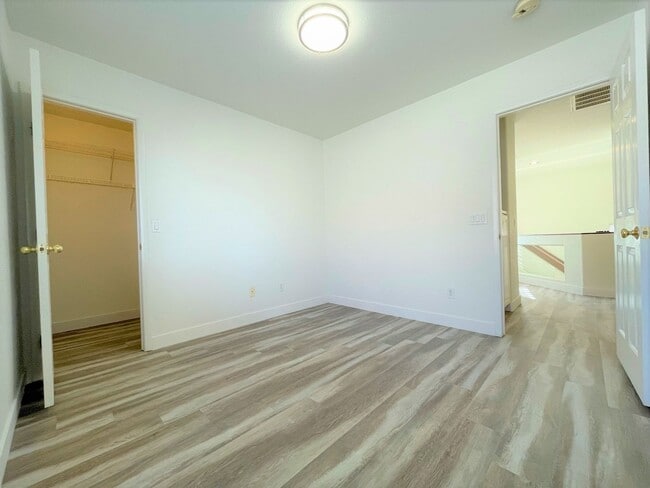 Building Photo - Two Oversized Rooms is what you looking for!