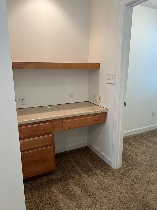 Building Photo - 203 Clusters Cir