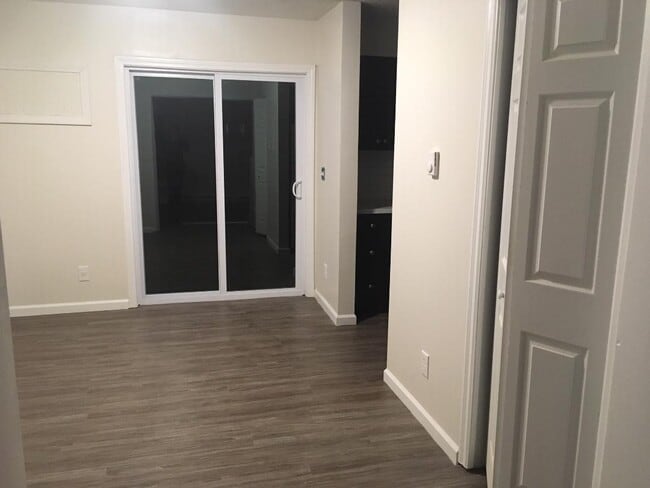 Building Photo - 245 Colonial Ave