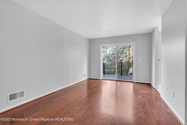 Building Photo - 204 Finch Ct