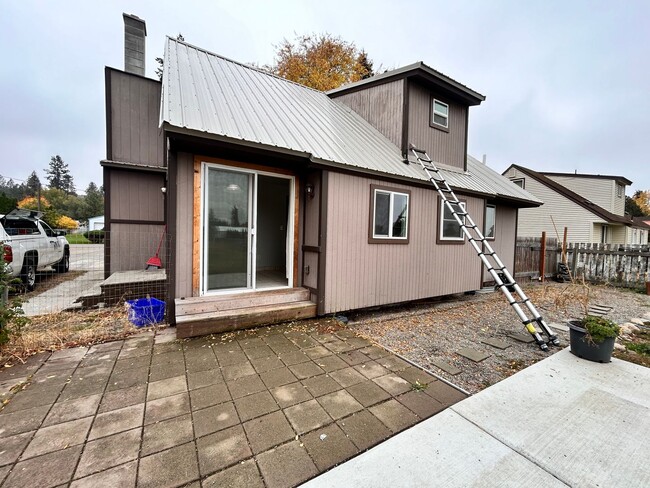 Building Photo - Charming 4 Bed, 2 Bath Home in Spokane Valley!