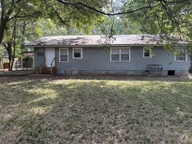 Building Photo - 3211 Charleston Dr