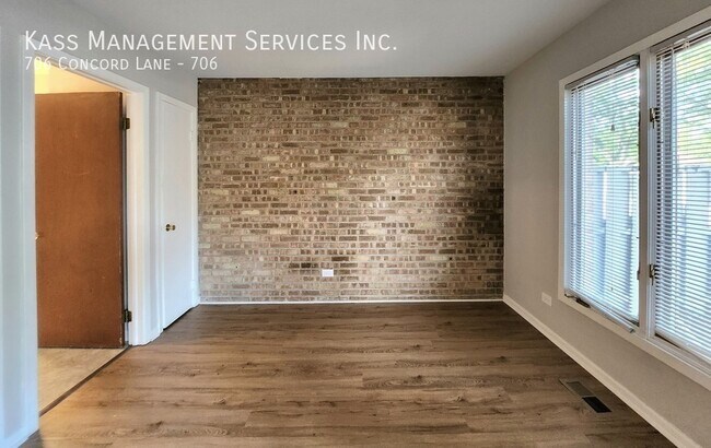 Building Photo - 706 Concord Ln