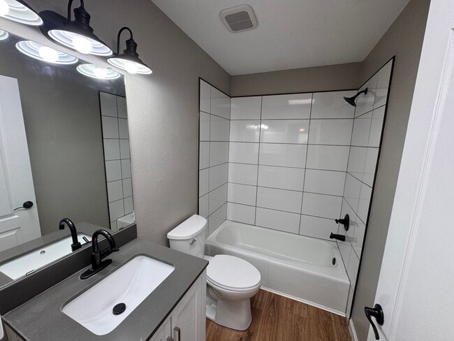 Building Photo - Beautiful 3 Bedroom home in the NE.