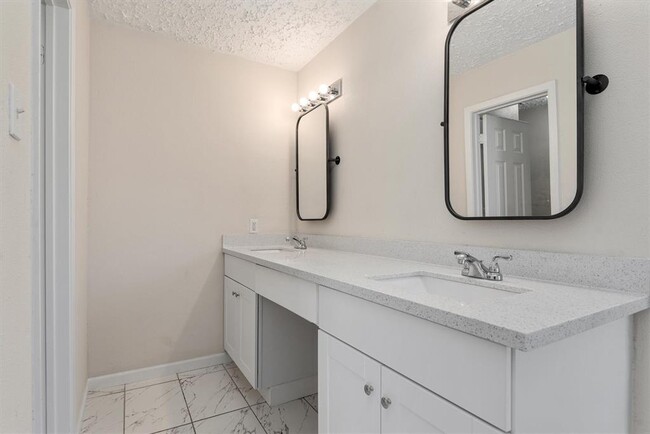 Building Photo - 3706 Westmeadow Dr
