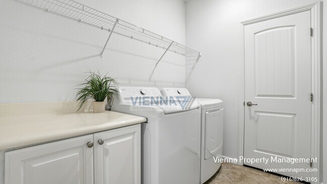 Building Photo - 3033 Ardley Dr