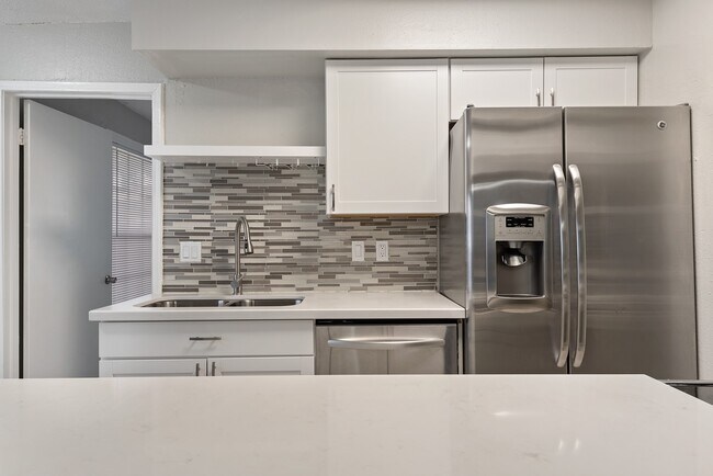 Building Photo - 2750 Holly Hall St