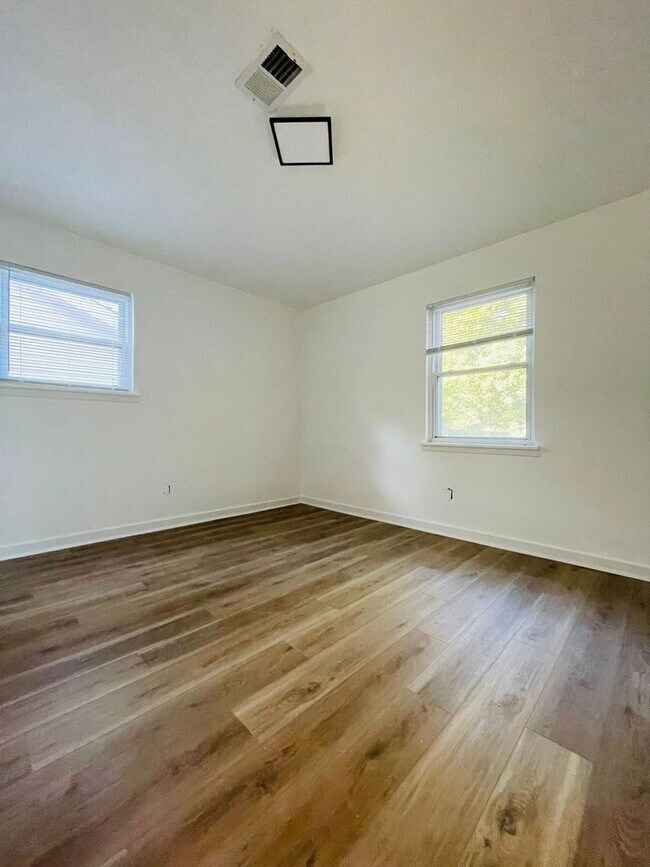 Building Photo - 3-Bed, 2-Bath Home for Rent - Jacksonville