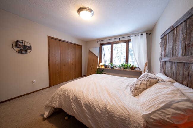 Building Photo - 1637 Christie Pl