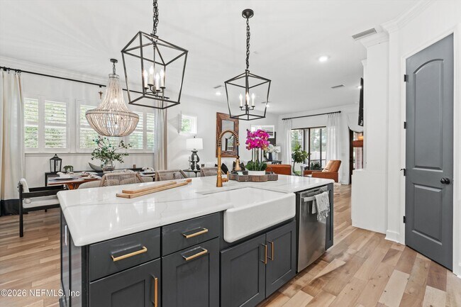 Building Photo - 192 Pk Ctr Ave