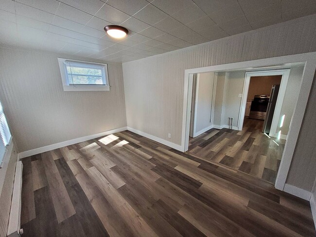 Building Photo - 520 14th Ave