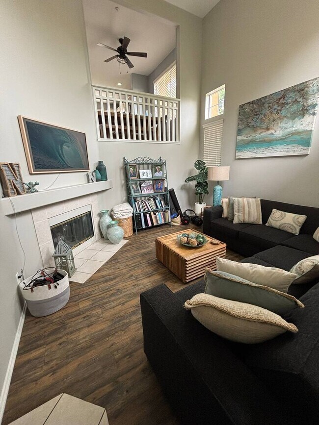 Building Photo - 3 BD/ 2.5 BA SHORT-TERM FURNISHED TOWNHOME...