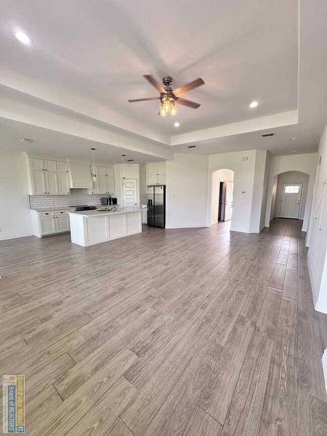 Building Photo - 113 Torrey Pines Dr