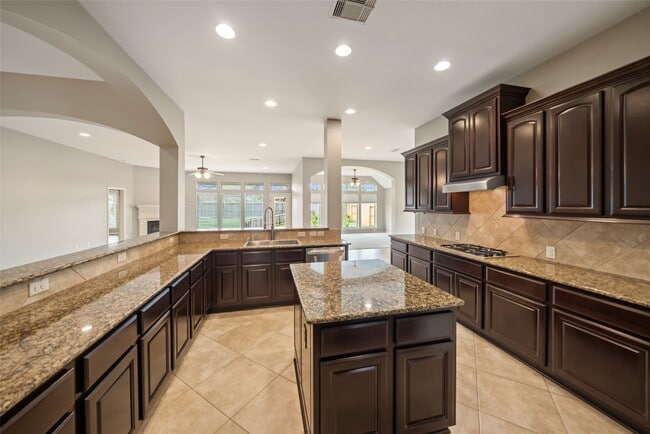 Building Photo - 2818 Red Maple Dr