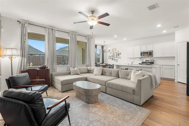 Building Photo - 1733 Lake Grove Dr