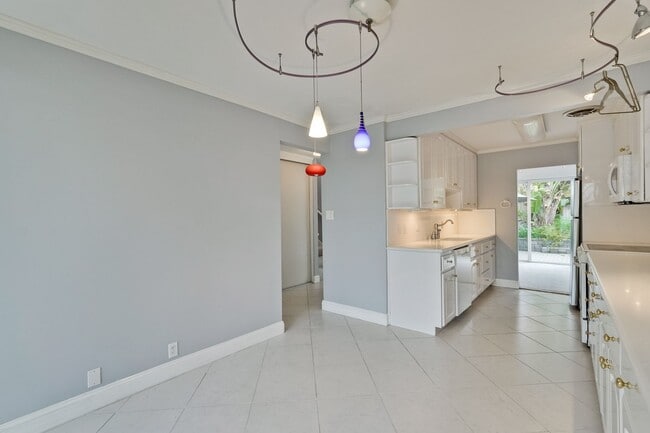 Building Photo - Welcome Home!!! Great Santa Clara Pomeroy ...