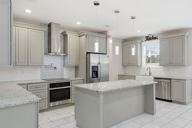 Building Photo - Beautiful Home With Large Yard In Fountain Inn