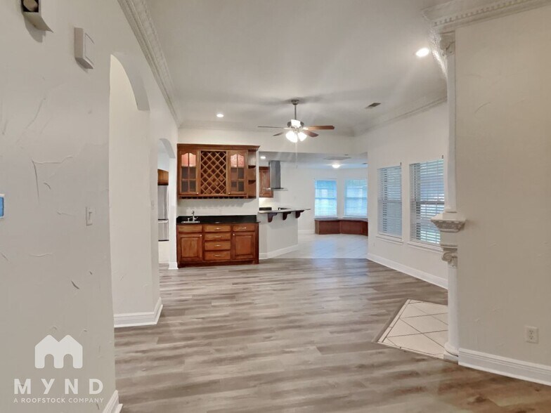 Building Photo - 2113 Tippy Terrace