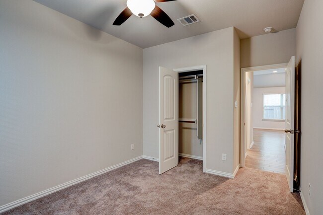 Building Photo - Warm & Inviting 4 Bedroom, 2 Bath House for Rent