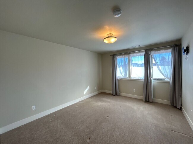 Building Photo - Beautiful 3 Bedroom Home in Tuscany Pines