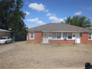 Building Photo - 106 S Palo Duro St