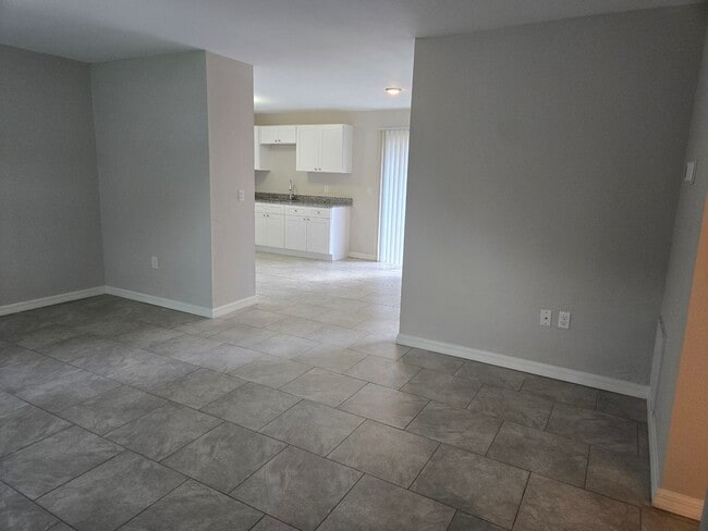 Building Photo - CPH Sebring LLC