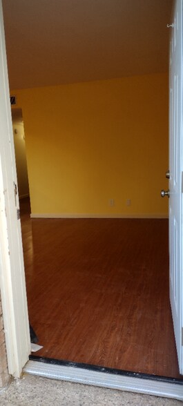 Building Photo - 3010 N Edith Blvd