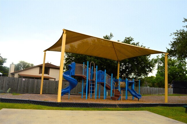 Building Photo - 3419 Southdown Dr