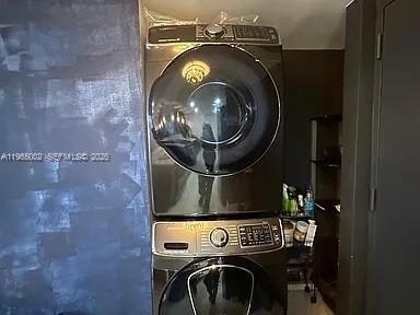 Building Photo - 7601 E Treasure Dr