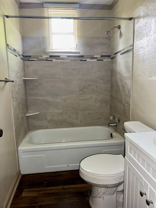 Building Photo - Unit B – Rear Home