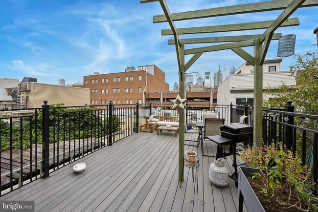 Building Photo - 1731 Bainbridge St