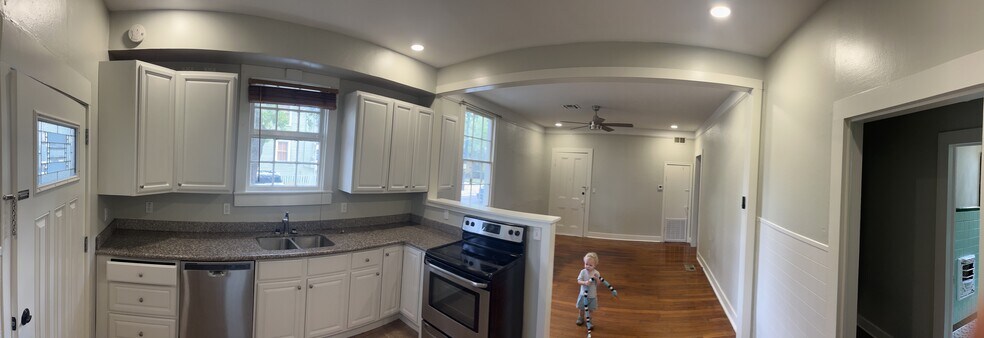 kitchen & living - 1101 Marengo St