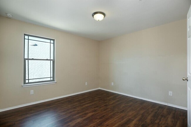 Building Photo - 1244 Yellow Iris Rd