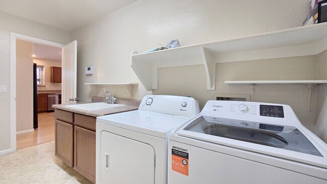Building Photo - 16141 W Gibson Ln