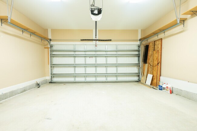 Building Photo - 557 Valparaiso Pkwy