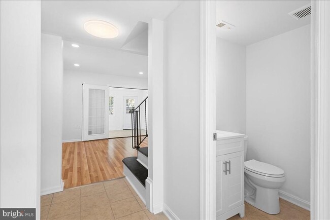 Building Photo - 239 Nottoway St SE