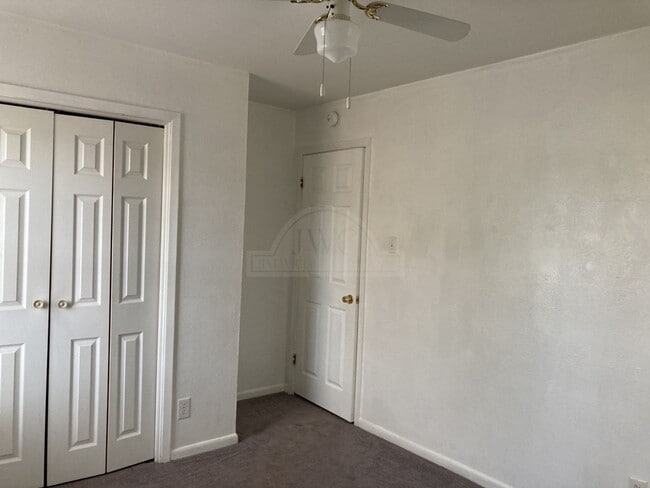 Building Photo - 303 Ridge St